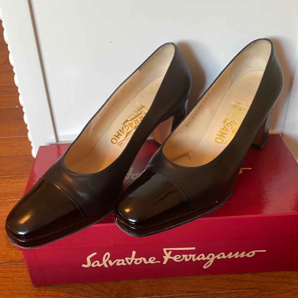 Salvatore Ferragamo black smooth and patent leather platform pump size 8